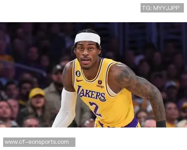 拉拉维亚称赞范德比尔特防守表现为球队奠定坚实基础